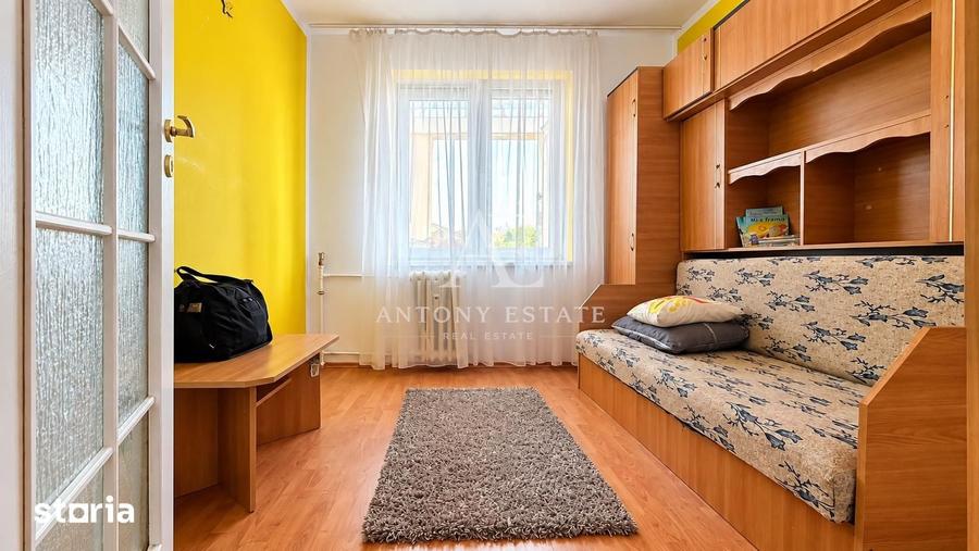 Apartament cu 4 camere decomandat în Salca