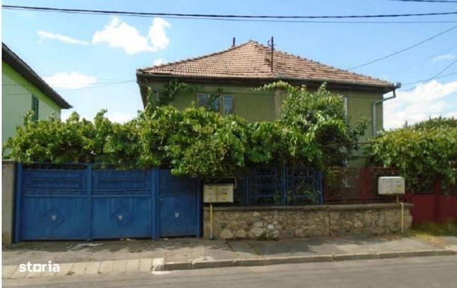 Casă cu 2 camere cu Teren 238 Mp în Central