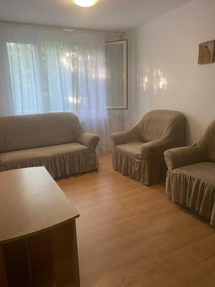 Apartament cu 2 camere semidecomandat în Berceni