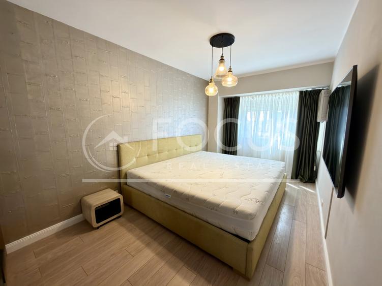 Apartament cu 4 camere semidecomandat, mobilat în P-ța Victoriei