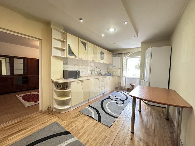 Apartament cu 3 camere semidecomandat, mobilat în Între Lacuri