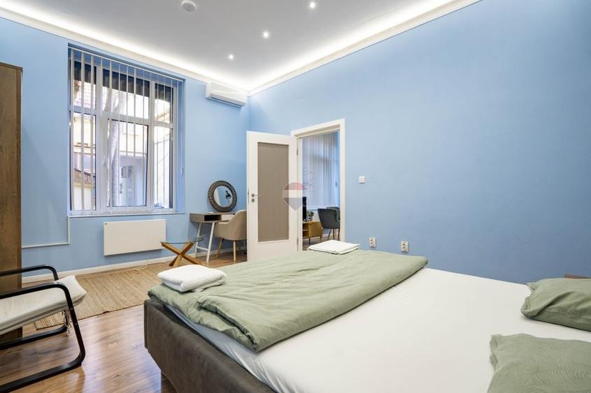 Apartament cu 4 camere decomandat în Central