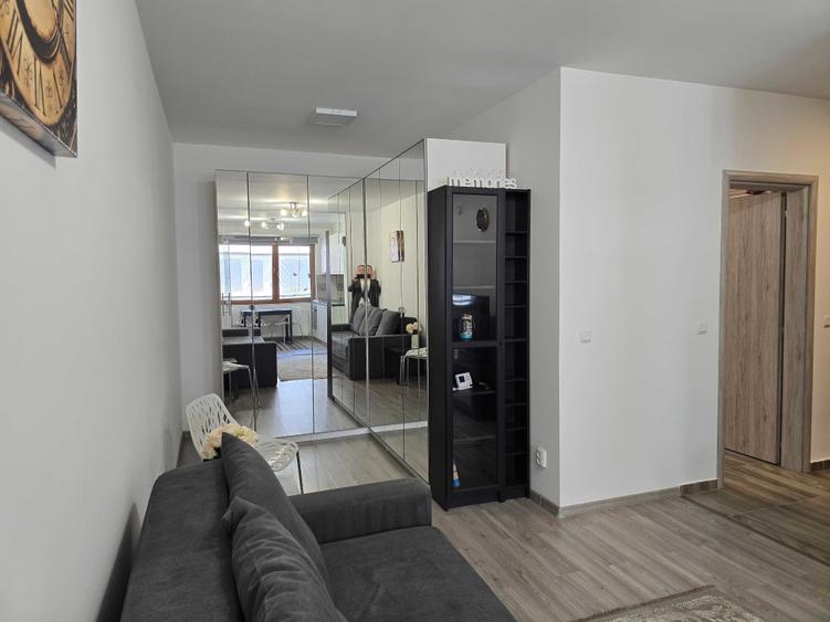 Apartament cu 2 camere semidecomandat în Berceni