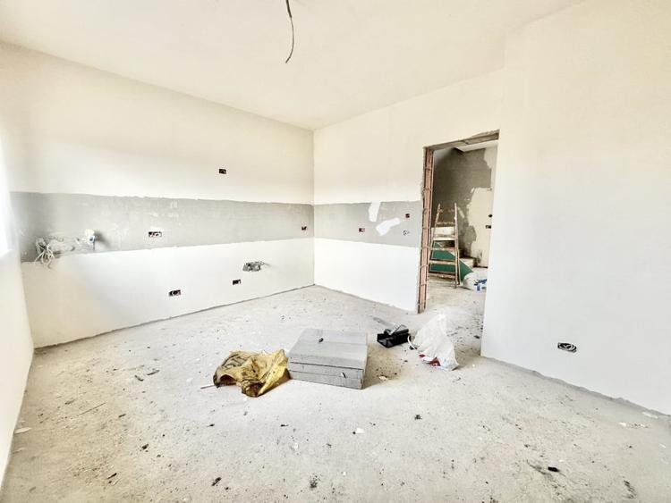 Duplex cu 4 camere cu Canalizare în Moșnița Nouă