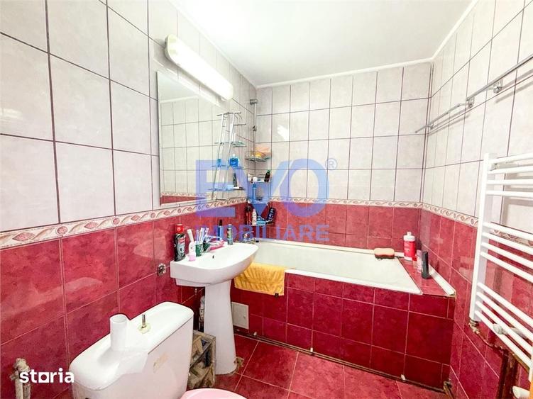 Apartament cu 3 camere decomandat în Nicolina