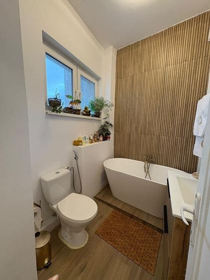 Apartament cu 4 camere decomandat în Calea Victoriei