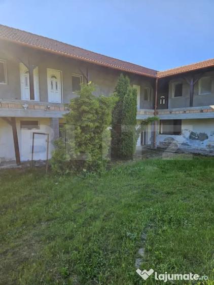 Casă cu 7 camere cu Teren 2828 Mp în Central