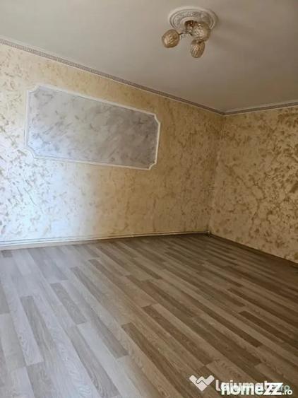 Casă cu 3 camere cu Teren 181 Mp în Brătianu