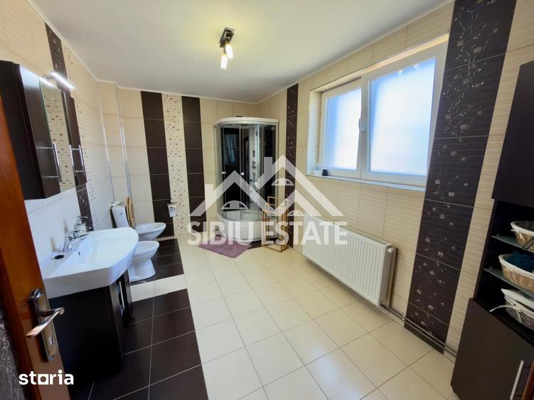 Casă cu 5 camere cu Teren 1000 Mp în Central