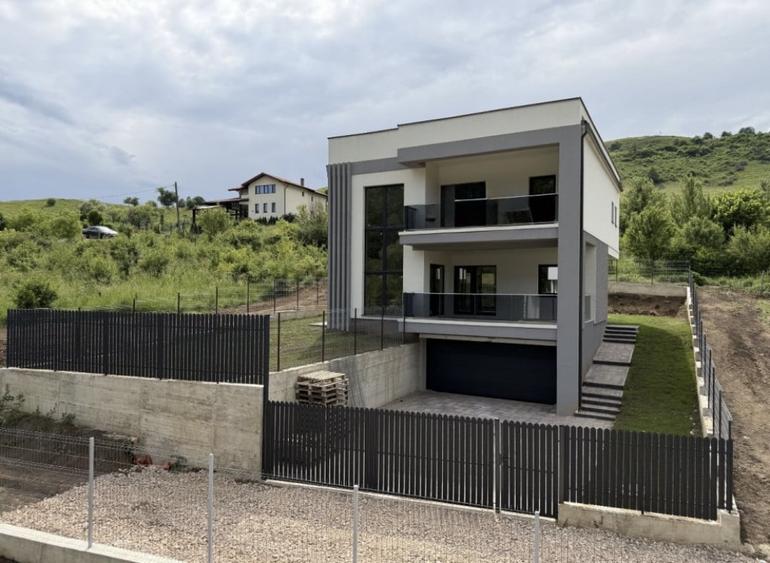 Casă cu 4 camere cu Teren 500 Mp în Făget