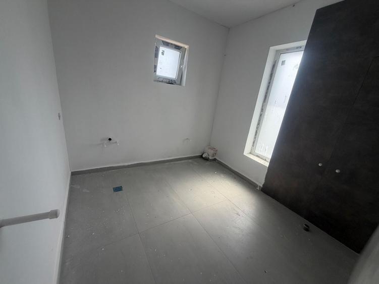 Casă individuală cu 4 camere cu Canalizare în Central