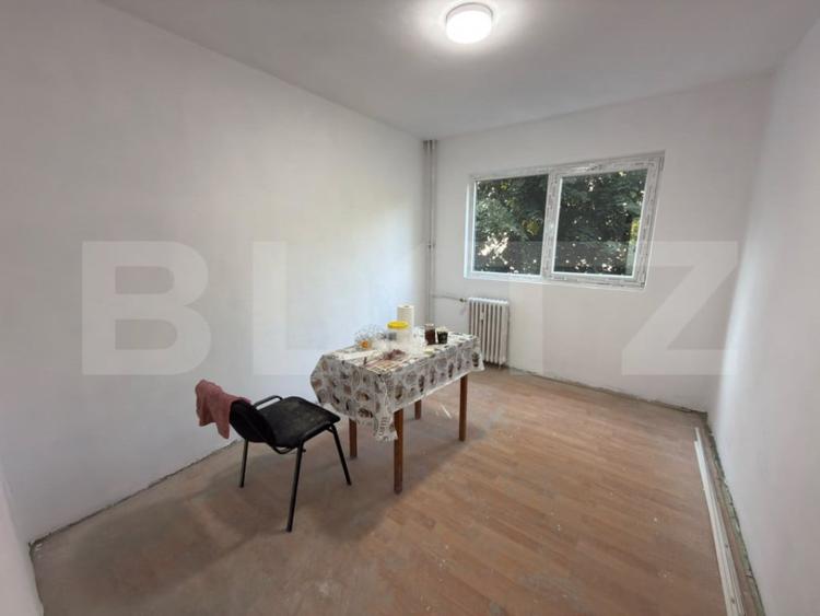 Apartament cu 4 camere semidecomandat în Malu Roșu