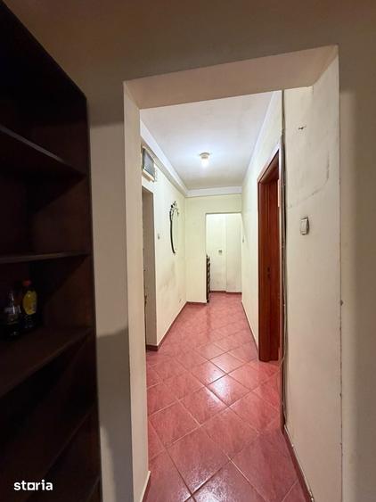 Apartament cu 3 camere decomandat în Tei