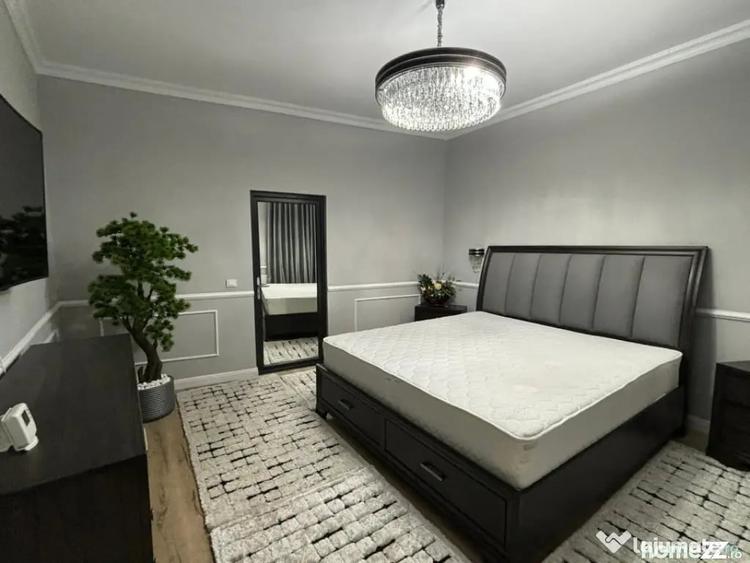 Casă cu 7 camere cu Teren 715 Mp în Central