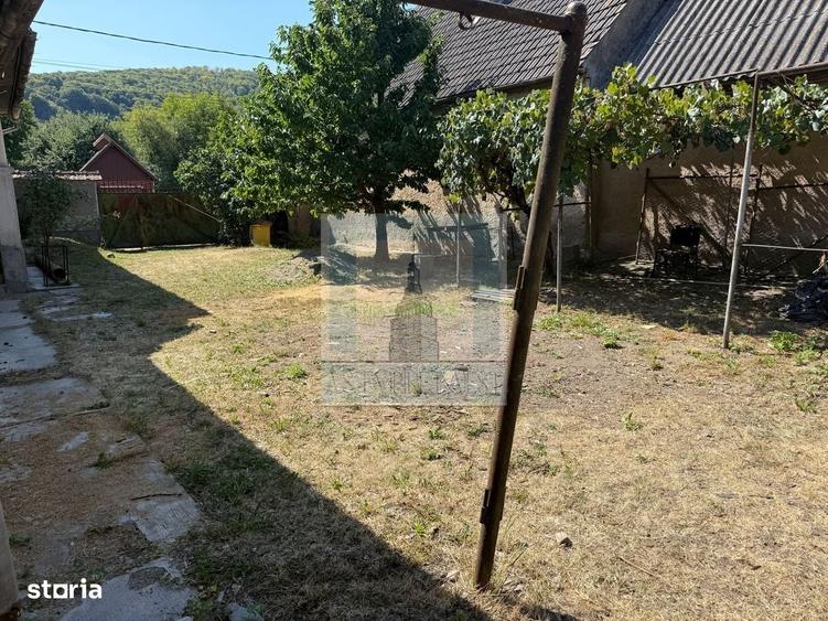 Casă cu 3 camere semidecomandat în Cuciulata