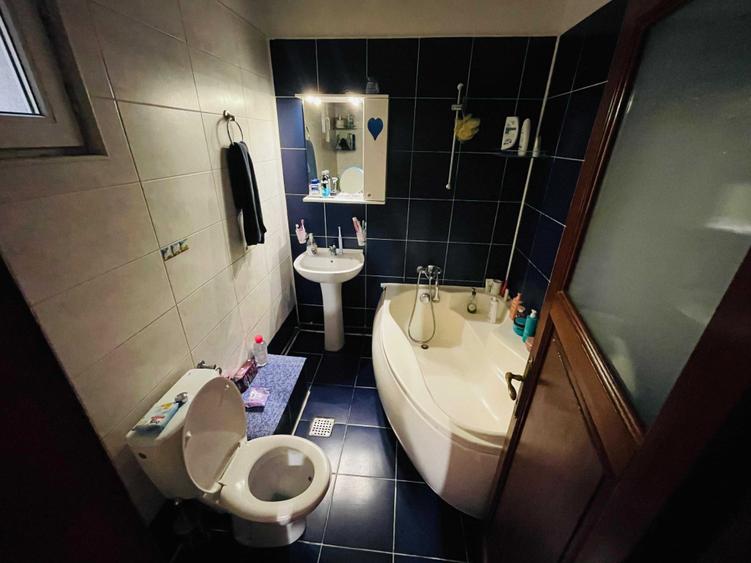Apartament cu 2 camere decomandat în Republicii