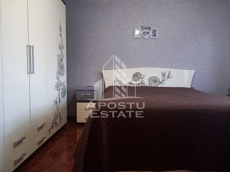Casă individuală cu 8 camere cu Canalizare în Nord