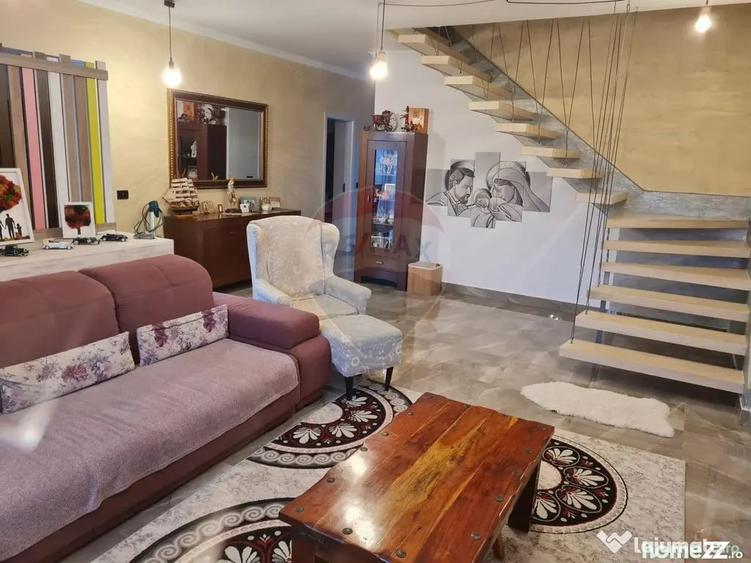 Casă cu 4 camere cu Teren 1165 Mp în Gologanu