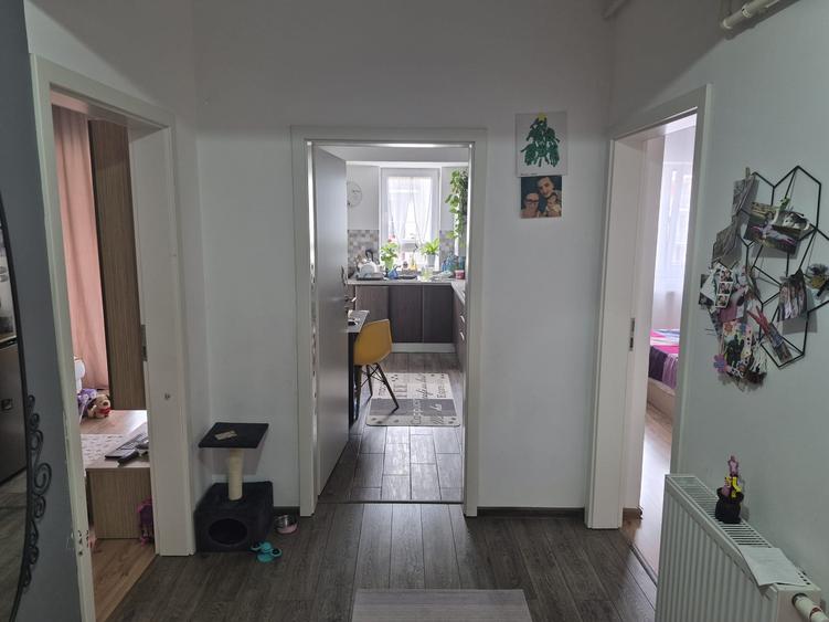Apartament cu 2 camere decomandat în Tractorul