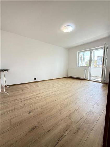 Apartament cu 3 camere decomandat în Astra