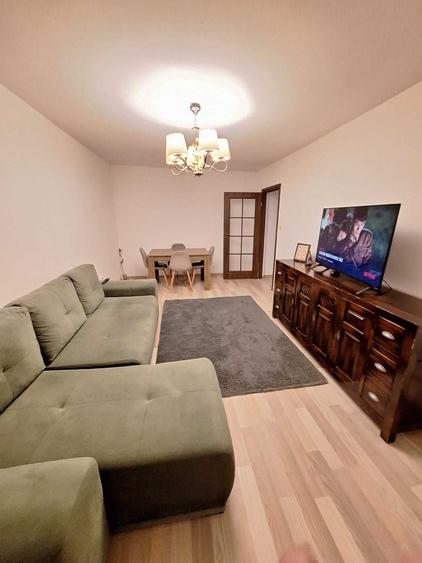 Apartament cu 3 camere decomandat în Faleză