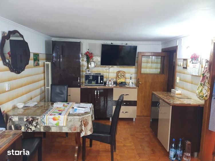 Casă cu 5 camere cu Teren 520 Mp în Vlădești