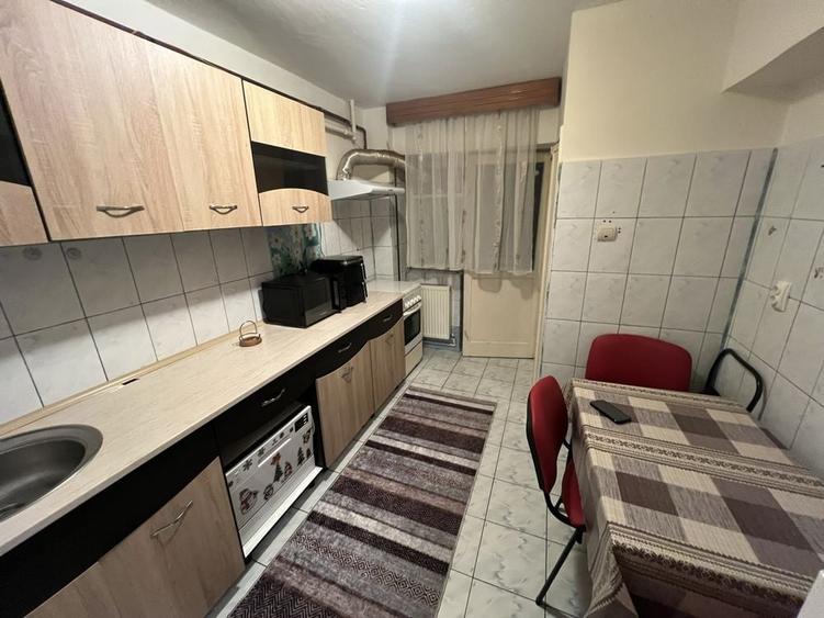 Apartament cu 2 camere decomandat în Micro 18