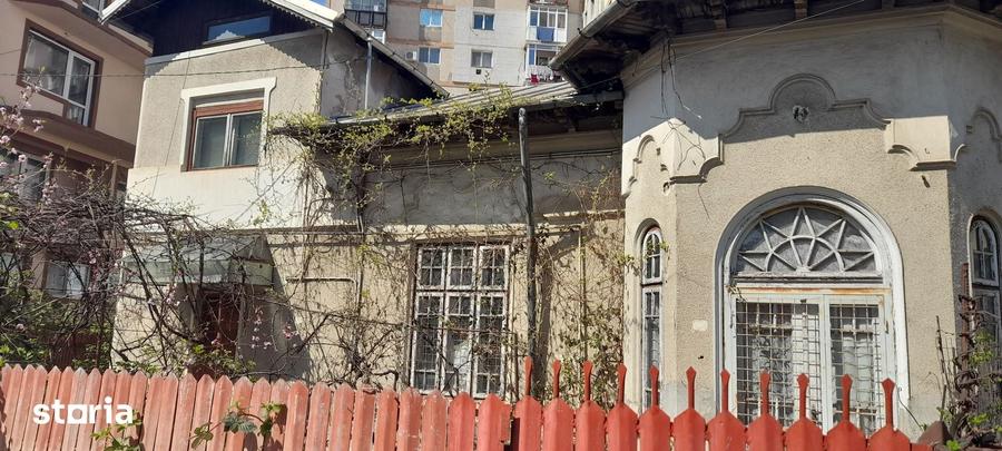 Casă cu 6 camere cu Teren 394 Mp în Central