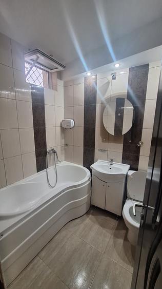 Apartament cu 3 camere decomandat în Palazu Mare — fotografia 1