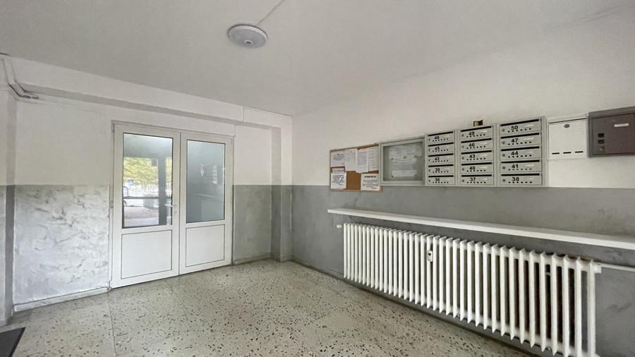 Apartament cu 3 camere semidecomandat în Titan
