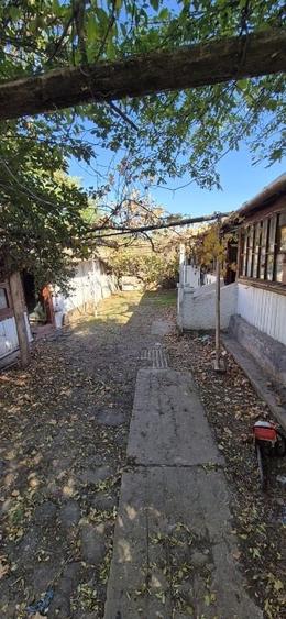 Casă individuală cu 3 camere cu Teren 1000 Mp în Curătești
