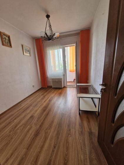 Apartament cu 3 camere decomandat, mobilat în Vitan