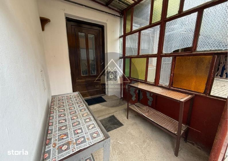 Casă cu 3 camere nedecomandat cu Teren 473 Mp în Central