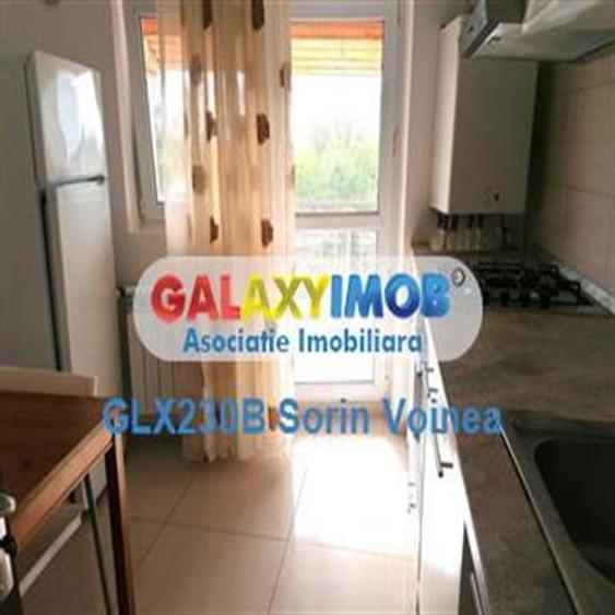 Apartament cu 4 camere semidecomandat, mobilat în Fundeni