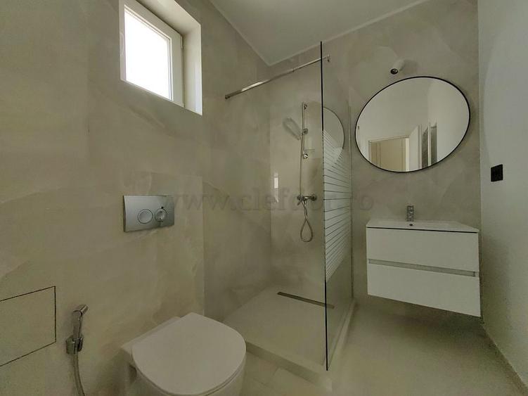 Casă individuală cu 5 camere cu Canalizare în Pipera