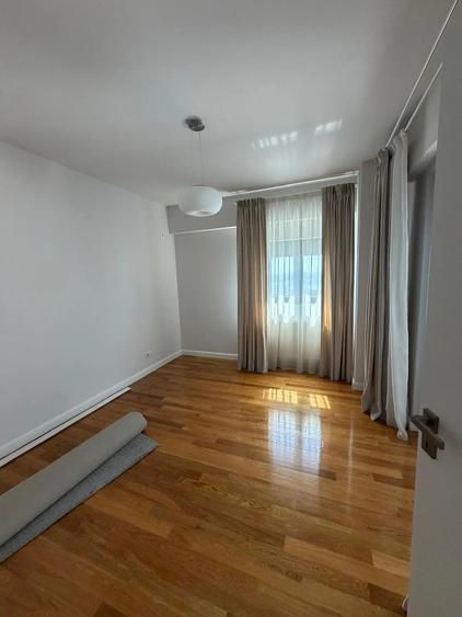 Apartament cu 4 camere decomandat în Floreasca