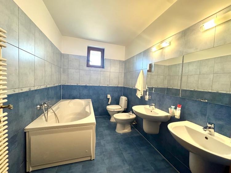 Casă individuală cu 5 camere cu Canalizare în Lunei