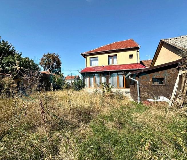 Casă individuală cu 5 camere cu Canalizare în Calea Aradului