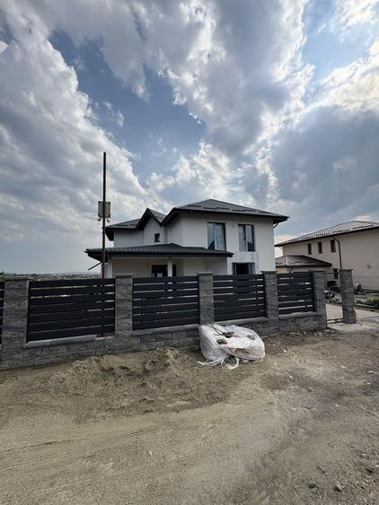 Casă cu 3 camere în Valea Adâncă