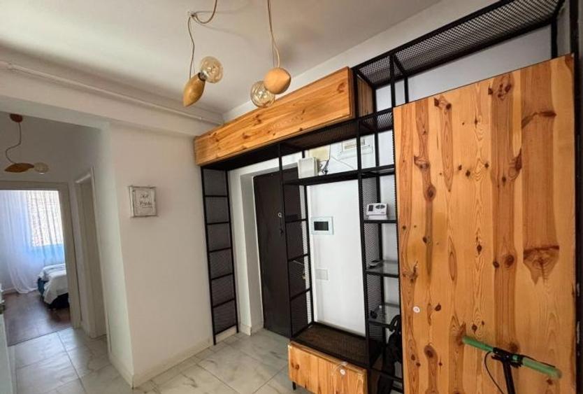 Apartament cu 3 camere decomandat, mobilat în Parcul Carol