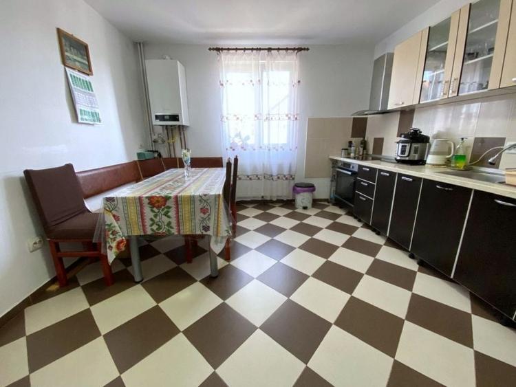 Casă individuală cu 5 camere cu Canalizare în Șelimbăr