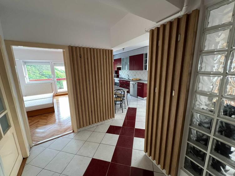 Apartament cu 3 camere decomandat în Central