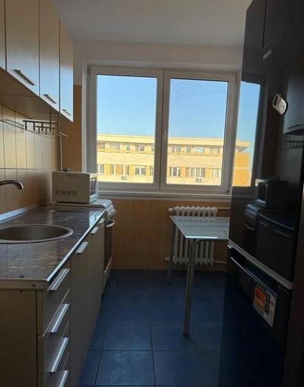 Apartament cu 3 camere semidecomandat în Iancului