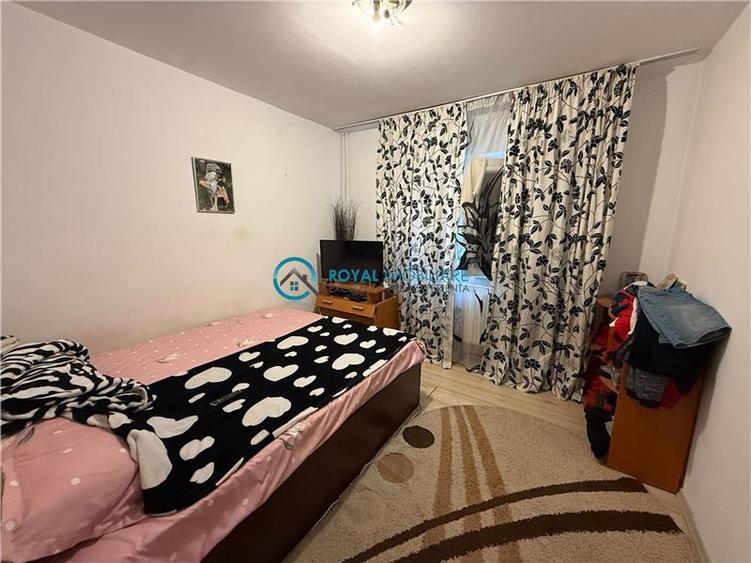 Apartament cu 3 camere decomandat în Mihai Bravu