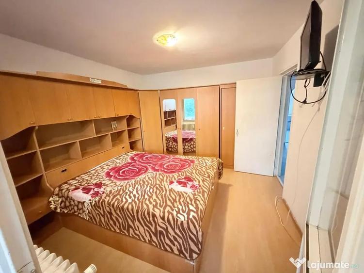 Apartament cu 3 camere decomandat în Valea Ialomiței