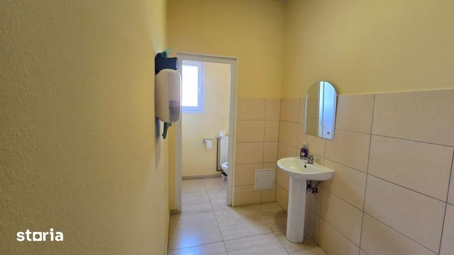 Spațiu comercial, de 140 mp, în Micro 16
