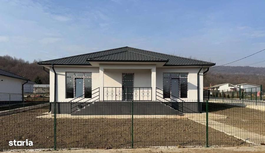 Casă cu 3 camere în Mihăești