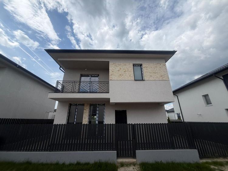 Casă individuală cu 4 camere cu Canalizare în Central