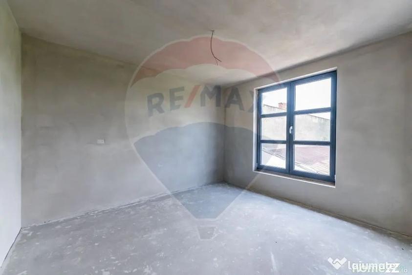 Apartament cu 4 camere decomandat în Pârneava