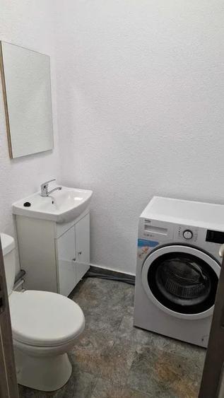Apartament cu 3 camere decomandat, mobilat în Păcii